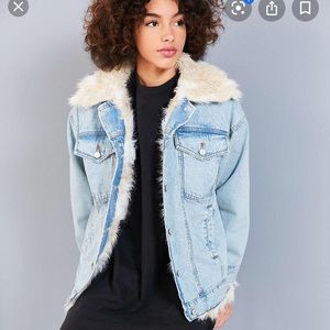BDG FAUX FUR LINED DENIM TRUCKER JACKET🤍